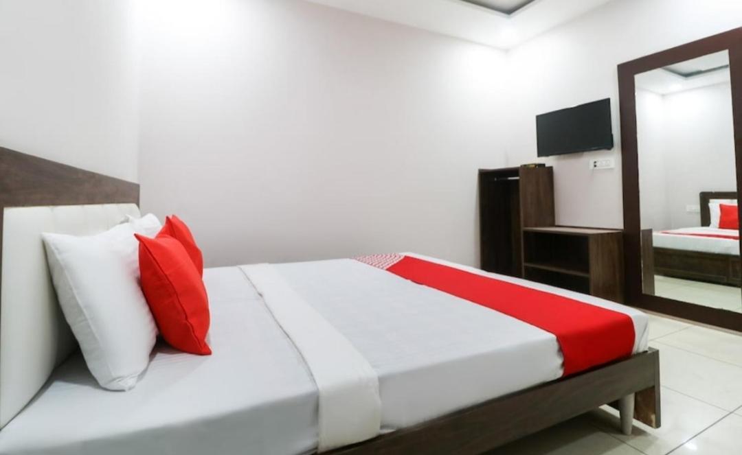 Hotel Malaya House --Couples, Family, Corporate Favorite-- Near Bmc Chowk Iconic Mall à Jalandhar Extérieur photo